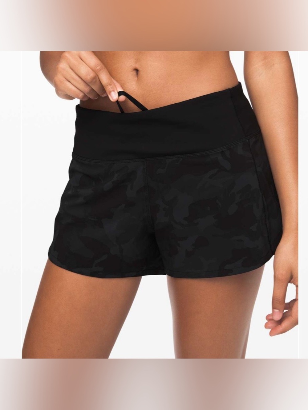 Lululemon Speed Up Mid-Rise Short 4” in Size 6 Color Incognito Gray Camo